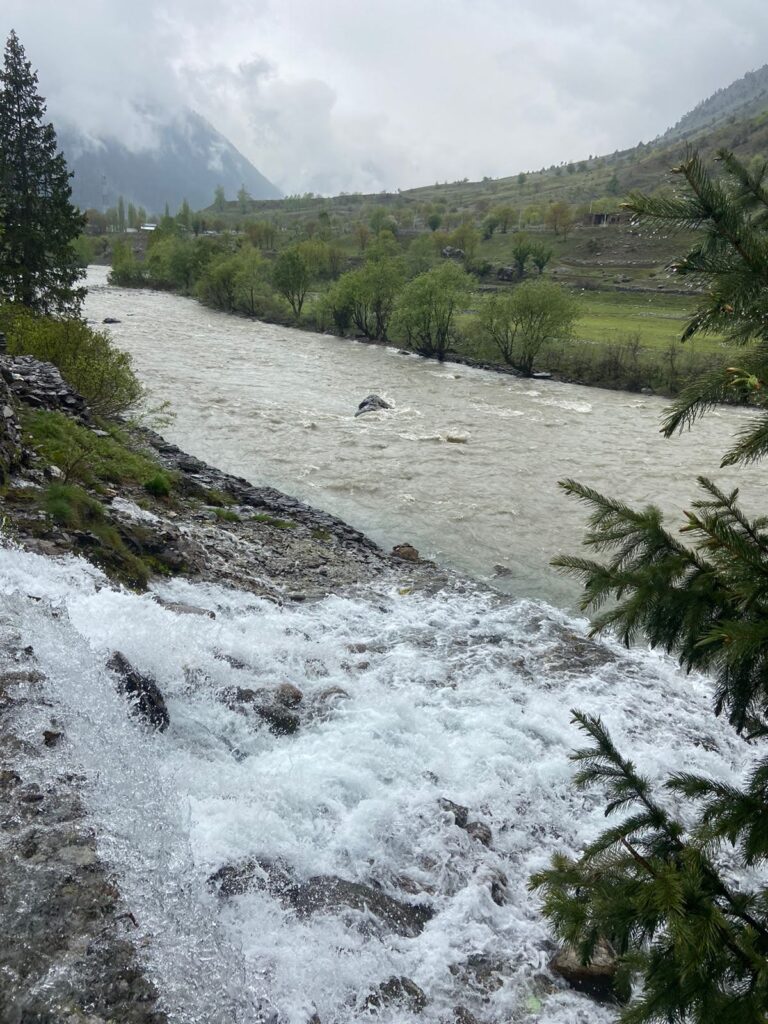 Falling in love in Kashmir - Gurez valley